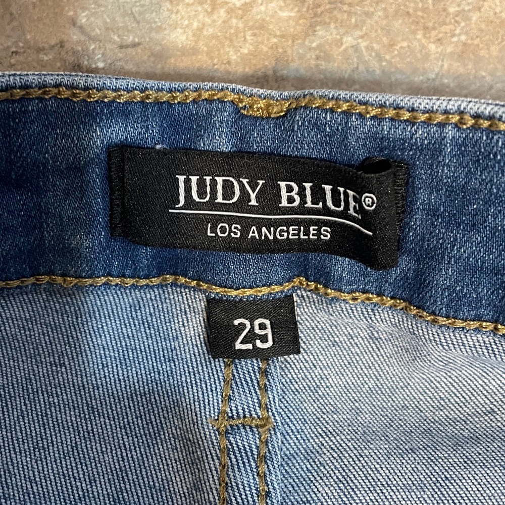 Judy Blue Size 29 Frayed Hem Jean Shorts - Picture 8 of 10